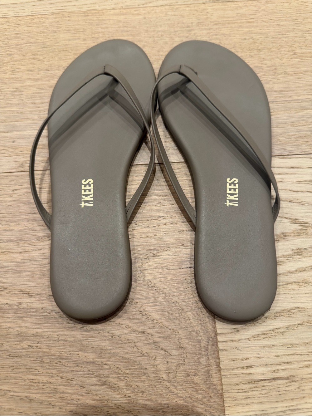 TKEES Taupe Slim Strap Flip Flop - Women, size 8.